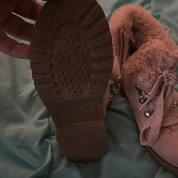 Girls pink booties - Picture 3 of 4